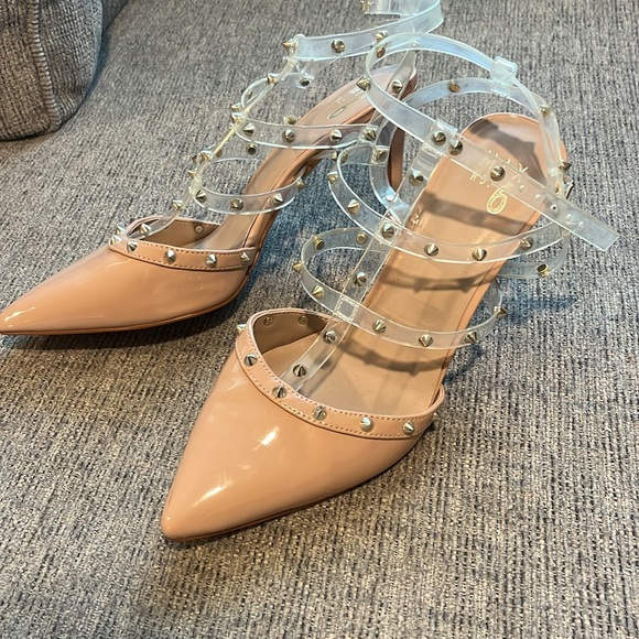 Nude pointed heels - Picture 2 of 2